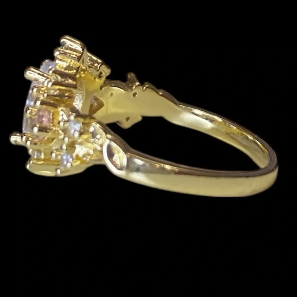 FASHION Costume Ring Gold (Tone) & White (Clear) and Pink Rhinestones in Size 8
